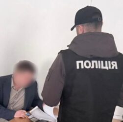 Новини Києва - Чиновник КМДА підроблював документи про відрядження, аби виїхати за кордон