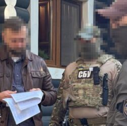 Новини України - Чиновник МЗС продавав росіянам паспорти для "легалізації" в ЄС