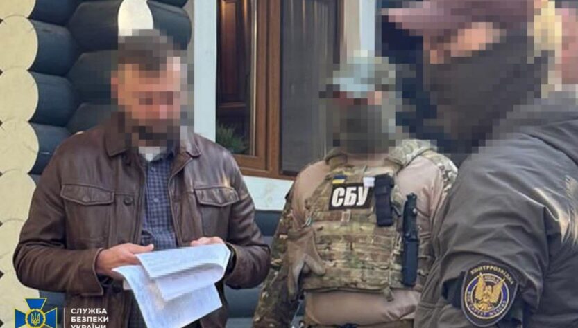 Новини України - Чиновник МЗС продавав росіянам паспорти для "легалізації" в ЄС