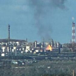 Новини світу - Дрони вдарили по НПЗ в російському місті