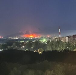 Новини світу - Другий за ніч: у РФ палає ще один НПЗ