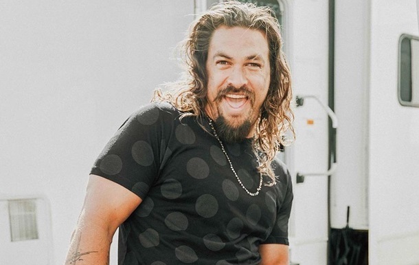 Новини культури - Джейсон Момоа з педикюром підкорив червоний хідник у Венеції