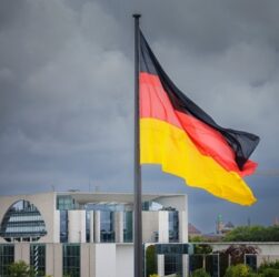 Новини світу - Експомічника ультраправого депутата ФРН ув'язнили за шпигунство на Китай