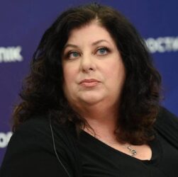 Новини світу - Експомічниці Байдена надали російське громадянство