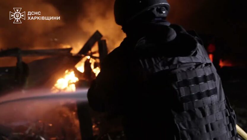 Харківщина: внаслідок ворожих ударів сталися численні пожежі, є постраждалі