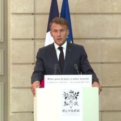 Спілкування з журналістами Володимира Зеленського та Емманюеля Макрона за підсумками зустрічей