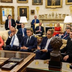 Новини світу - FT: Лідери ЄС у Парижі обговорять відправку військ