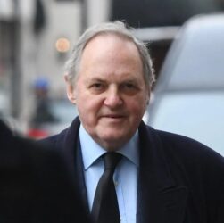 Новини культури - Граф Дартмут одружився з колишньою дружиною Майкла Дугласа