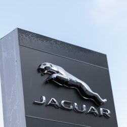Авто новини - Хакерська атака паралізувала виробництво Jaguar Land Rover