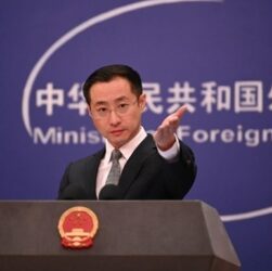 Новини світу - Китай закликає інші країни не втручатися у його торгівельні відносити з РФ