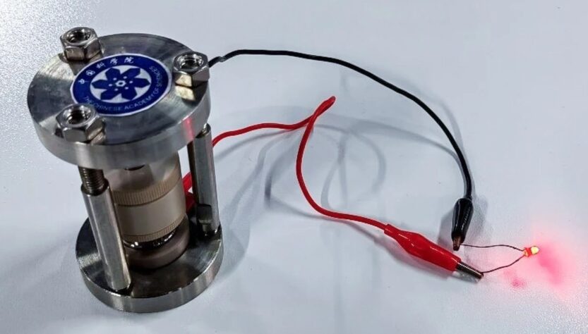 Технології - Китайські вчені створили батарею у шість разів місткішу за літій-іонні