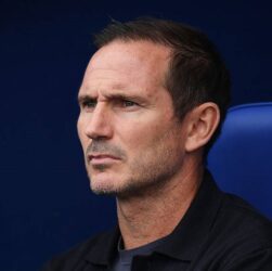 Новини спорту - Колишній футболіст Вест Гема може очолити рідну команду як тренер