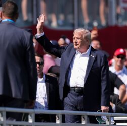 Новини світу - Крах економіки. Поворот Трампа щодо України