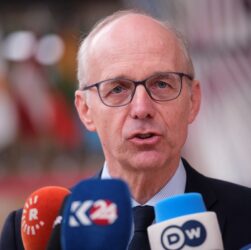 Новини світу - Люксембург дасть гроші на зброю для України