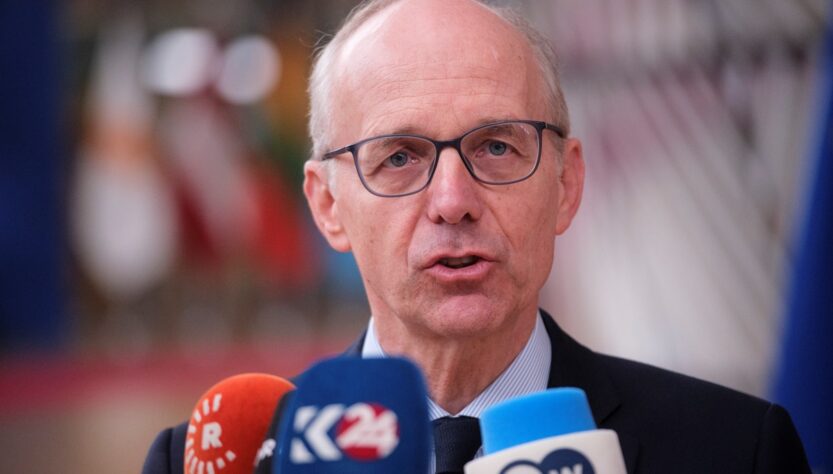 Новини світу - Люксембург дасть гроші на зброю для України