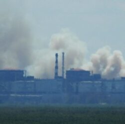 Новини України - МАГАТЕ зафіксувало обстріли і чорний дим біля ЗАЕС