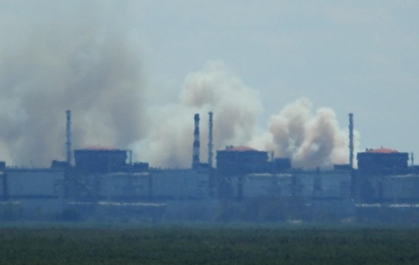 Новини України - МАГАТЕ зафіксувало обстріли і чорний дим біля ЗАЕС