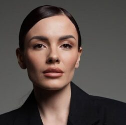 Новини культури - MamaRika вийшла на сцену попри серйозну травму коліна