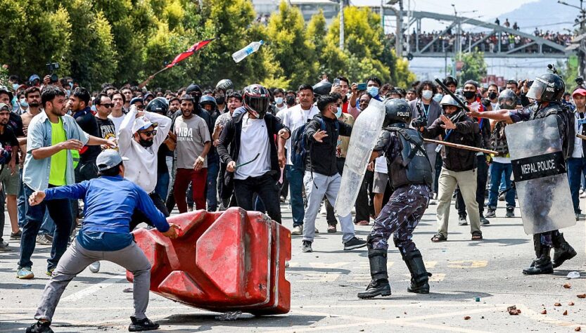 Новини світу - Масштабні протести у Непалі: загинули понад 70 людей