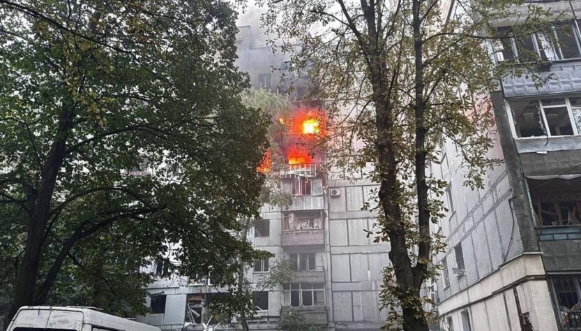 Новини України - Момент прильоту ракети у Дніпрі потрапив на відео