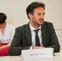 Новини України - МЗС: Україна блокує пропаганду, а Угорщина - журналістику