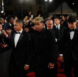 Новини спорту - На червоній доріжці Золотого м'яча вболівальники обсвистали Барселону