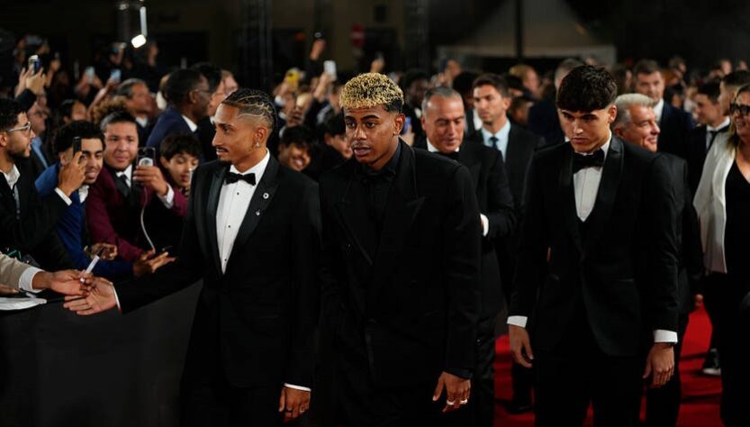 Новини спорту - На червоній доріжці Золотого м'яча вболівальники обсвистали Барселону