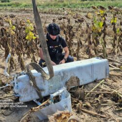 Новини України - На Київщині на полі знайшли залишки ракети РФ