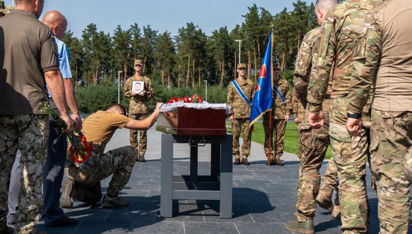Новини України - На НВМК поховали першого упізнаного захисника