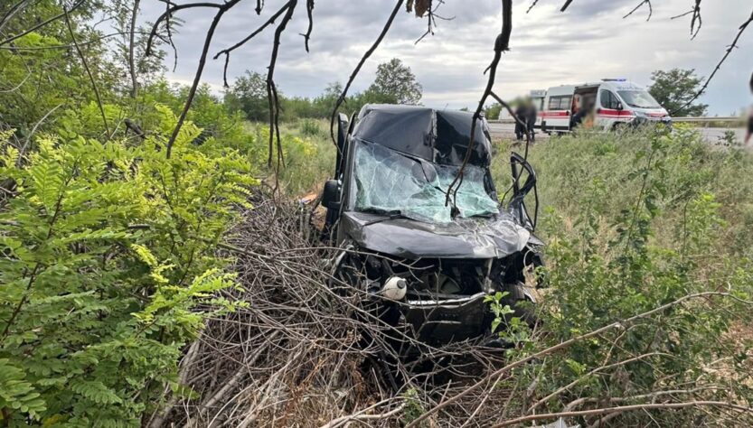 Новини України - На Одещині мікроавтобус врізався у вантажівку, серед постраждалих дитина