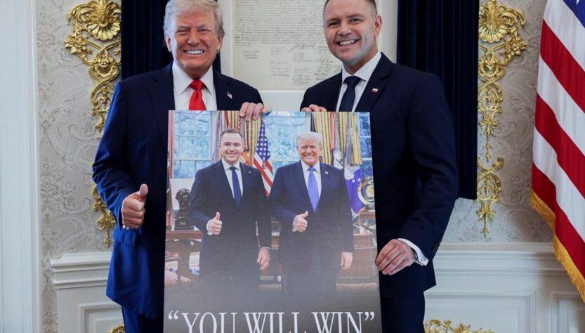 Новини світу - Навроцький показав подарунок, який отримав від Трампа