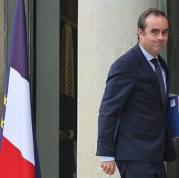 Новини світу - Новий прем'єр Франції скасує довічні пільги для урядовців