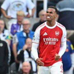 Новини спорту - Ньюкасл губить нічию в матчі з Арсеналом, який грає по накатаній