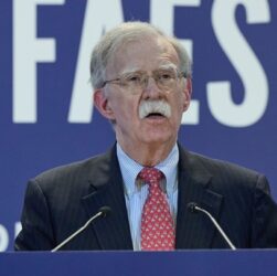 Новини світу - Обшуки в екс-радника Трампа: ЗМІ дізналися деталі