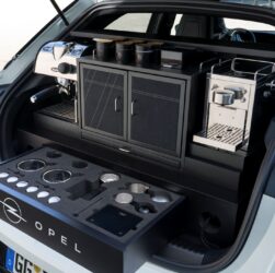 Авто новини - Opel створив Mokka з повноцінною кав’ярнею в багажнику