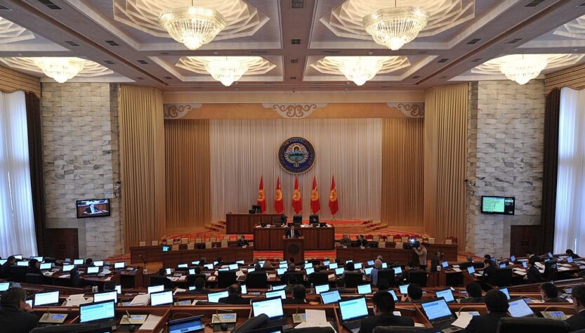 Новини світу - Парламент Киргизстану вперше в історії підтримав саморозпуск