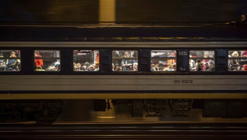 Новини України - Пасажирів міжнародного потяга евакуювали через вибухи на Київщині - ЗМІ