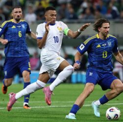 Новини спорту - Переможні французи збиткують над збірною України з рахунком 2:0