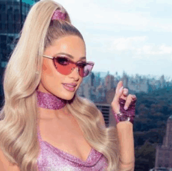 Новини культури - Періс Гілтон облаштувала окрему кімнату для сонцезахисних окулярів