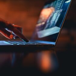 Новини України - Під час тестування е-нотаріату із державних реєстрів стався витік даних