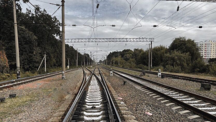 Новини України - Під Києвом пасажирський поїзд на смерть збив пенсіонерку