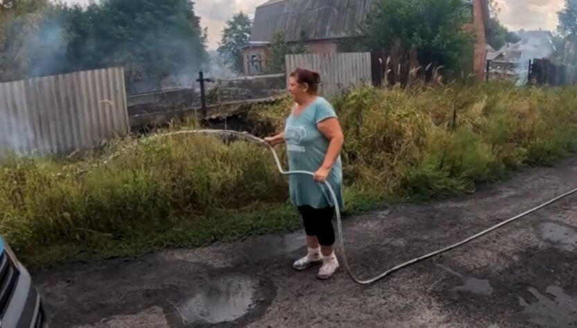 Новини України - Поліціянти показали евакуацію з палаючої Ярової