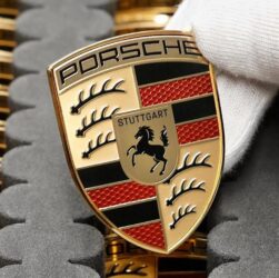 Авто новини - Porsche переглянула плани: ставка на ДВЗ і гібриди замість електрокарів