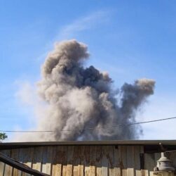 Новини України - Потужні прильоти у Донецьку: над містом видно дим