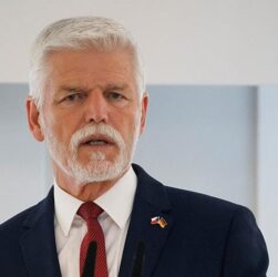 Новини світу - Президент Чехії закликав НАТО збивати літаки РФ