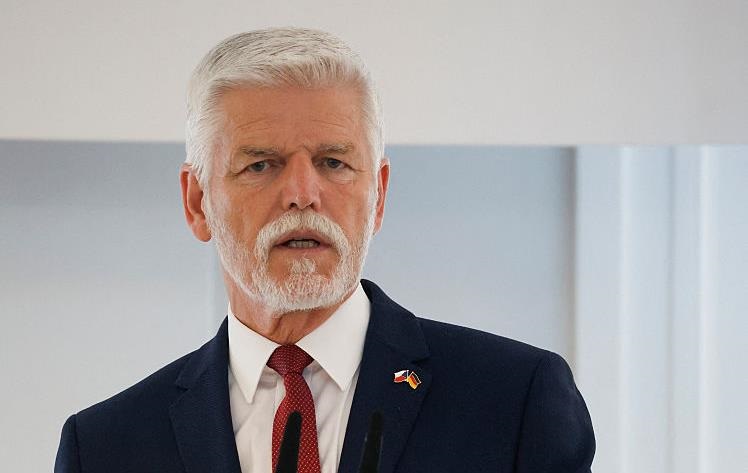 Новини світу - Президент Чехії закликав НАТО збивати літаки РФ