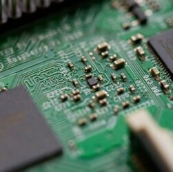 Новини бізнесу - Продажі чіпів у світі зросли на понад 20%