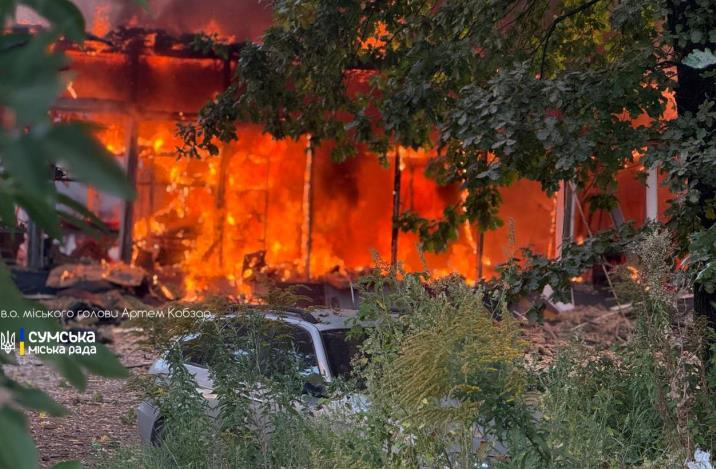 Новини України - РФ вдарила по Сумах дронами, виникла пожежа