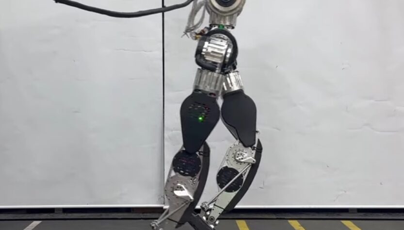 Технології - Робот з Південної Кореї виконав "місячну ходу" на відео