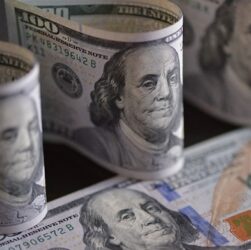 Новини світу - Росіянам пророкують використання доларів лише для розпалювання печей